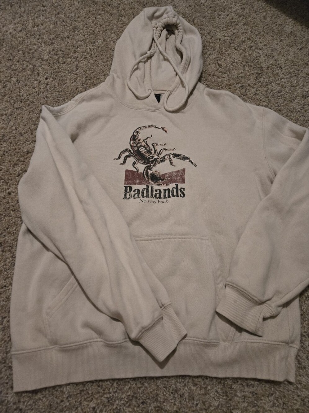 💖Cotton On Cream Crewneck Hoodie with Scorpion Graphic